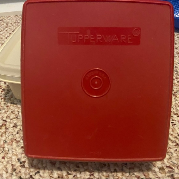 Various Vintage Tupperware Containers, square and pie - Picture 11 of 14